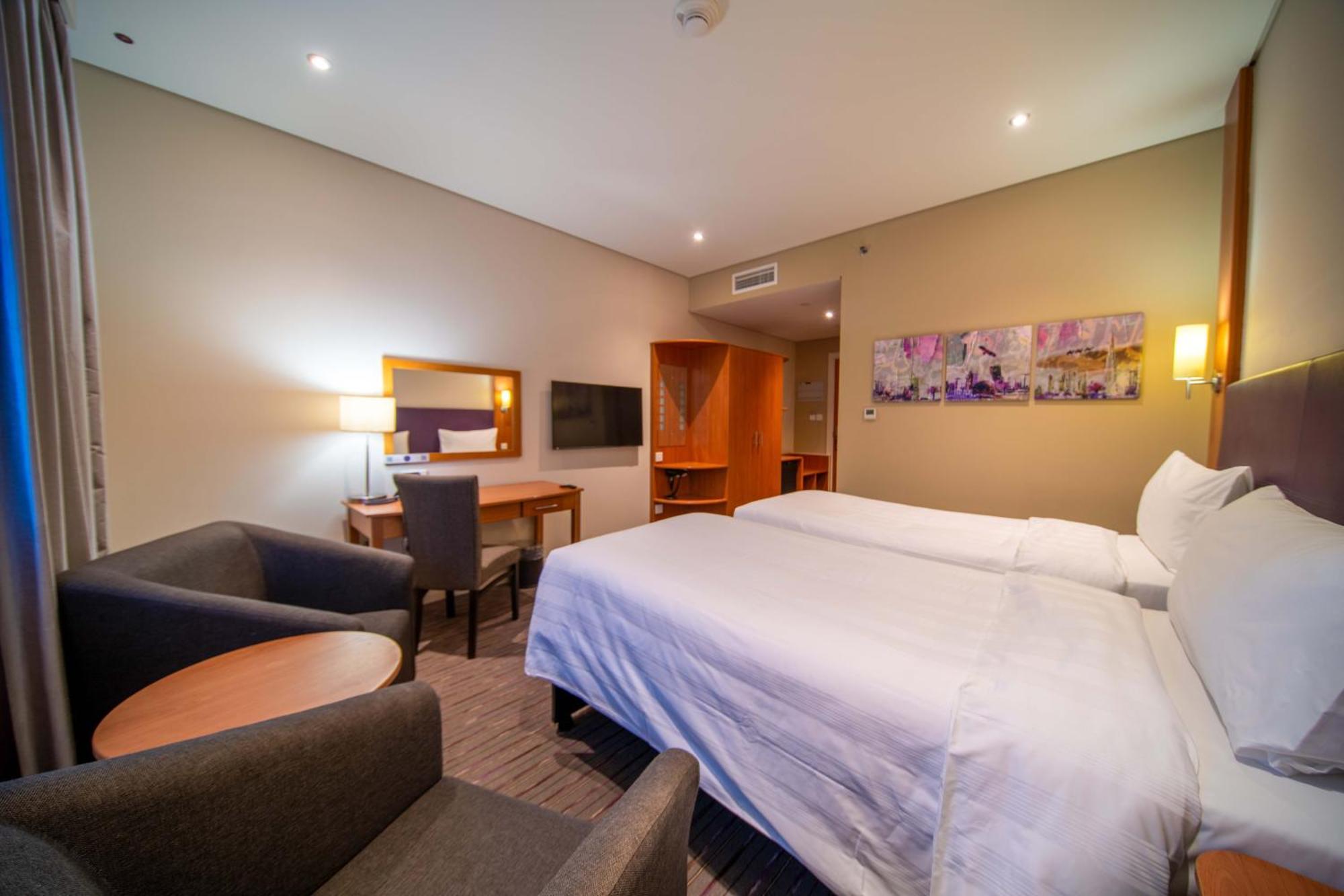 Hotel Premier Capital Centre 3*